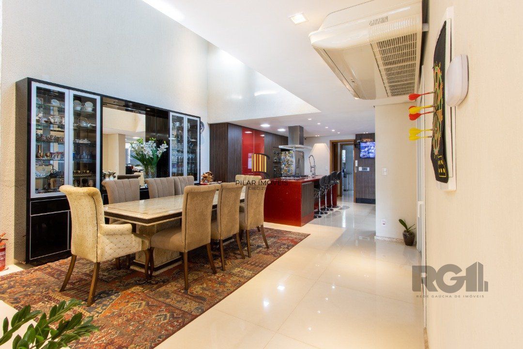 Casa com 5 suites com area privativa 714,00
