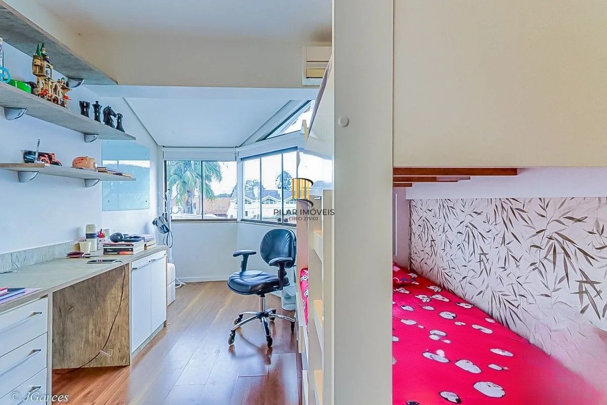 Casa em Condomínio à venda com 286m², 3 dormitórios, 1 suíte, 3 vagas, no bairro Jardim Isabel em Porto Alegre