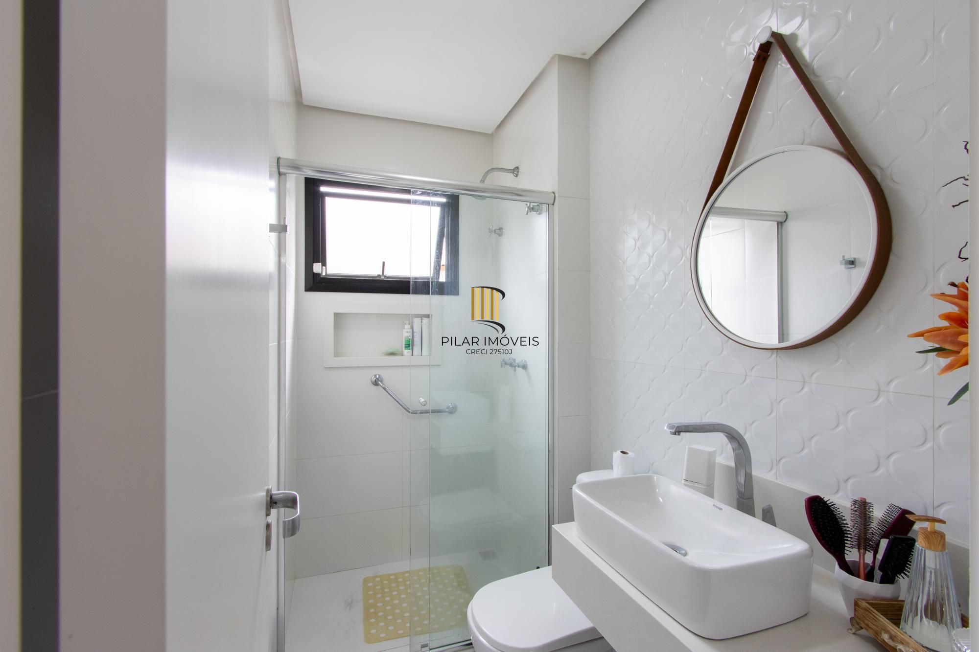 Excelente casa de alvenaria, 4 dormitórios, 2 suítes e 2 vagas de garagem.