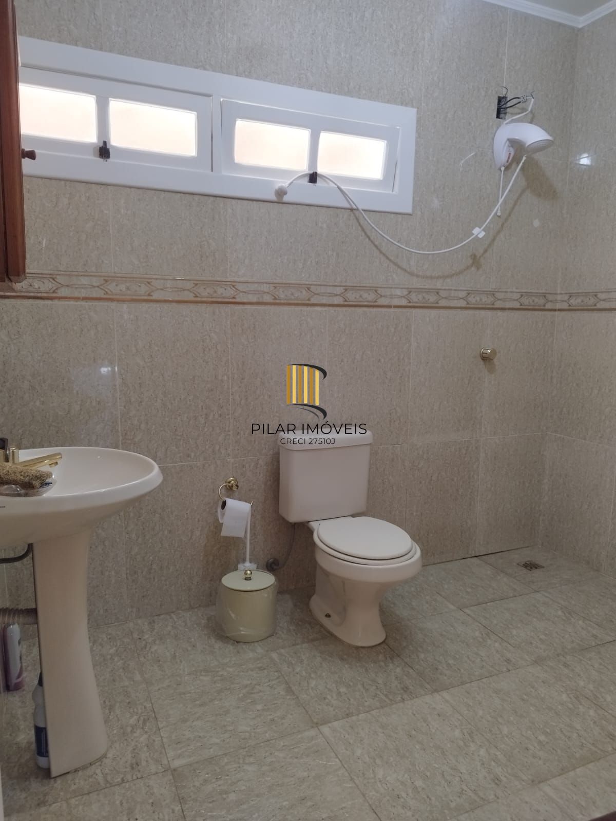 Casa de 4 dormitórios com 250 m² de área privativa