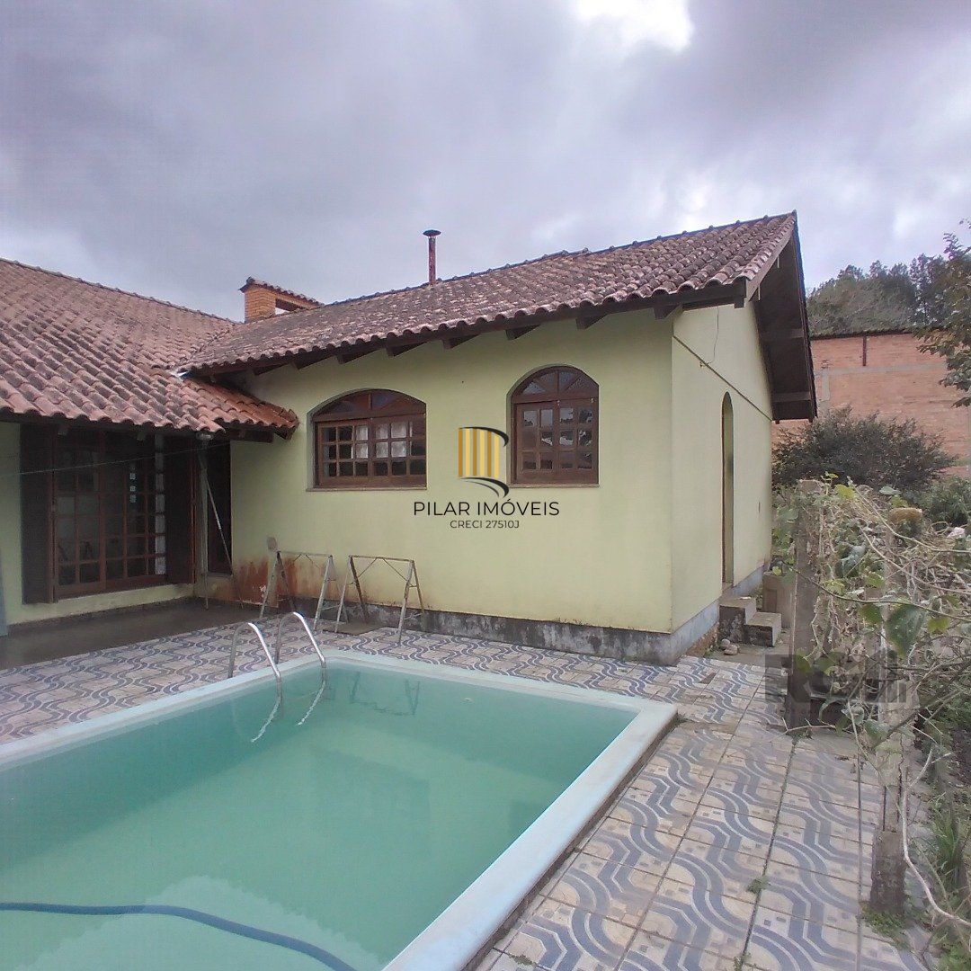 Casa 4 dormitórios no bairro Restinga