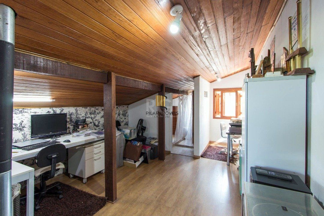 Casa para Venda - 250m², 3 dormitórios, sendo 2 suites, 3 vagas - Ponta Grossa