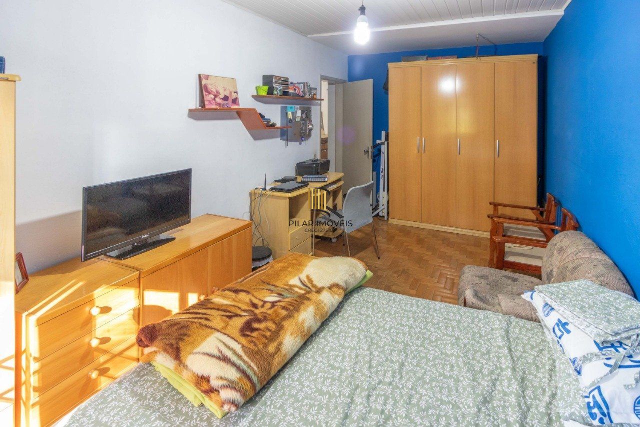 Sobrado para Venda - 241m², 4 dormitórios, sendo 1 suites, 1 vaga - Camaquã