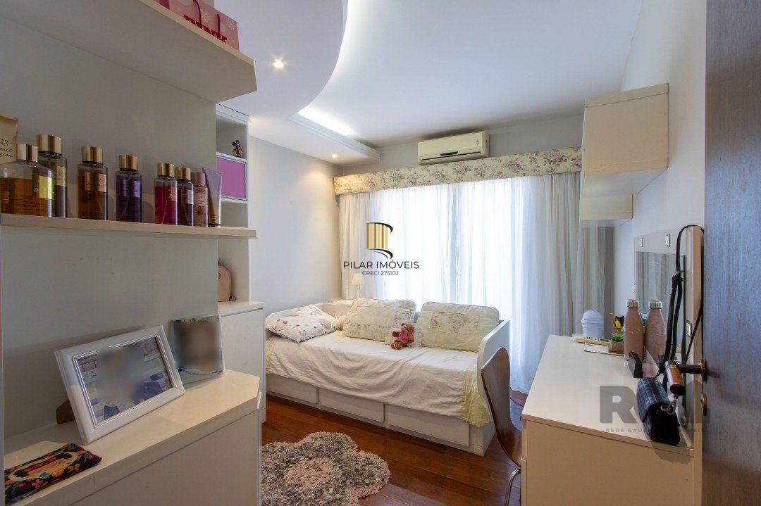 Casa 5 dormitórios no bairro Teresópolis