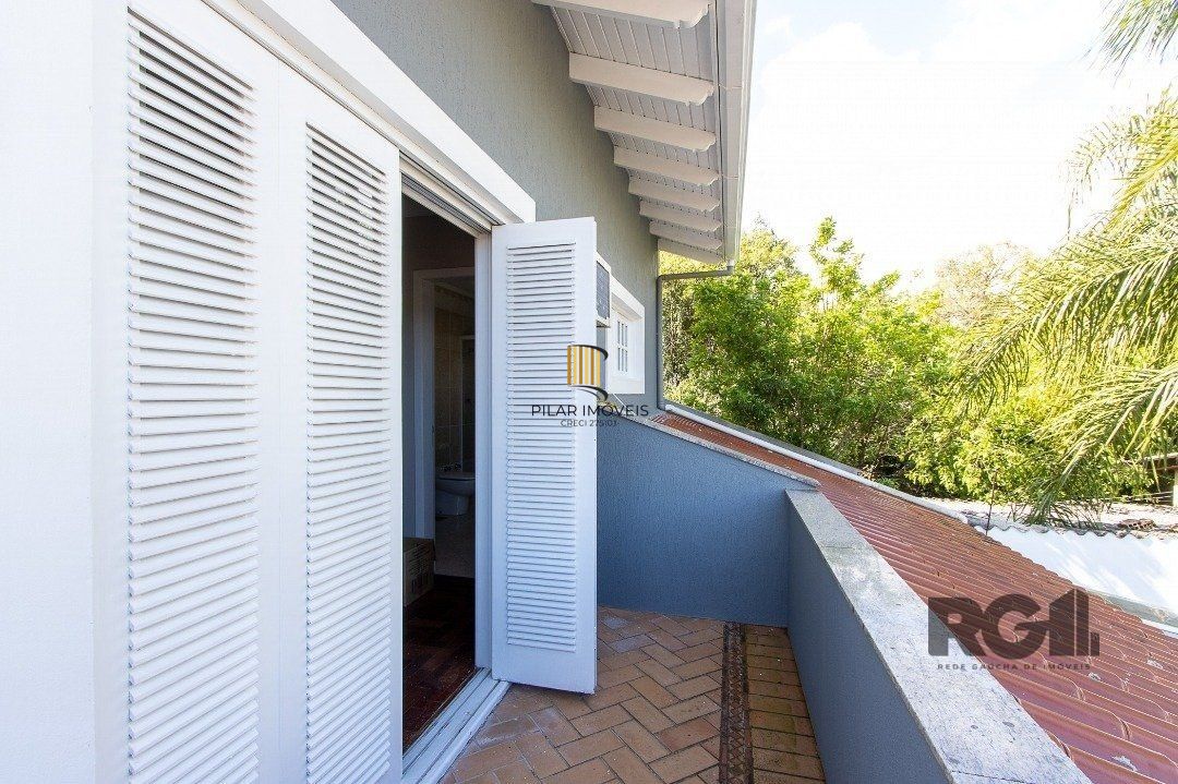 BELO SOBRADO, 3 QUARTOS, 1 SUITE, PISCINA, 320m² PRIVATIVOS - TRISTEZA