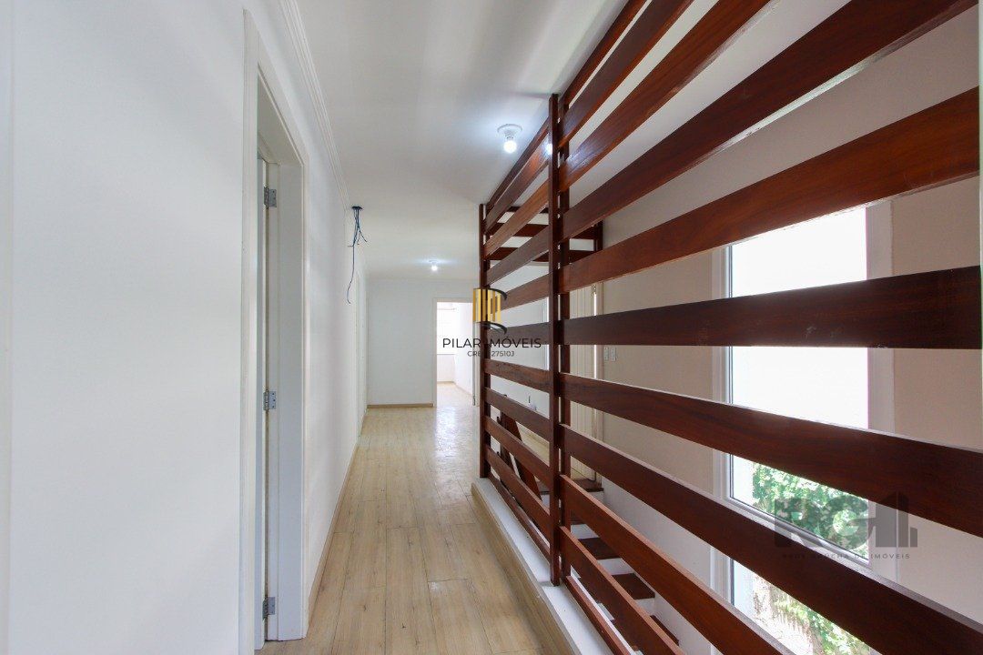 Casa com 4 quartos, com 347,57 m 2 privativos