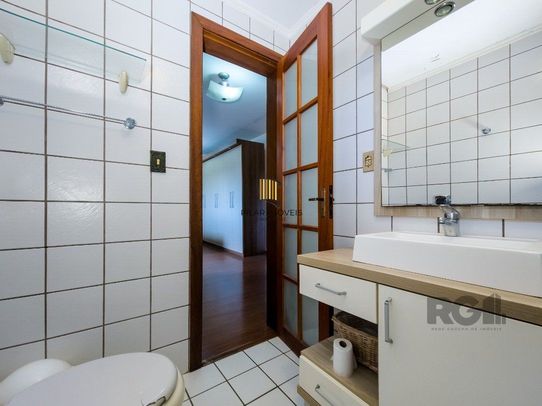 Casa de Condomínio 3 dormitórios no bairro Cavalhada