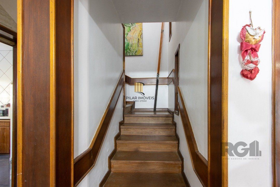 Casa para Venda - 300m², 3 dormitórios, sendo 1 suites, 4 vagas - Tristeza