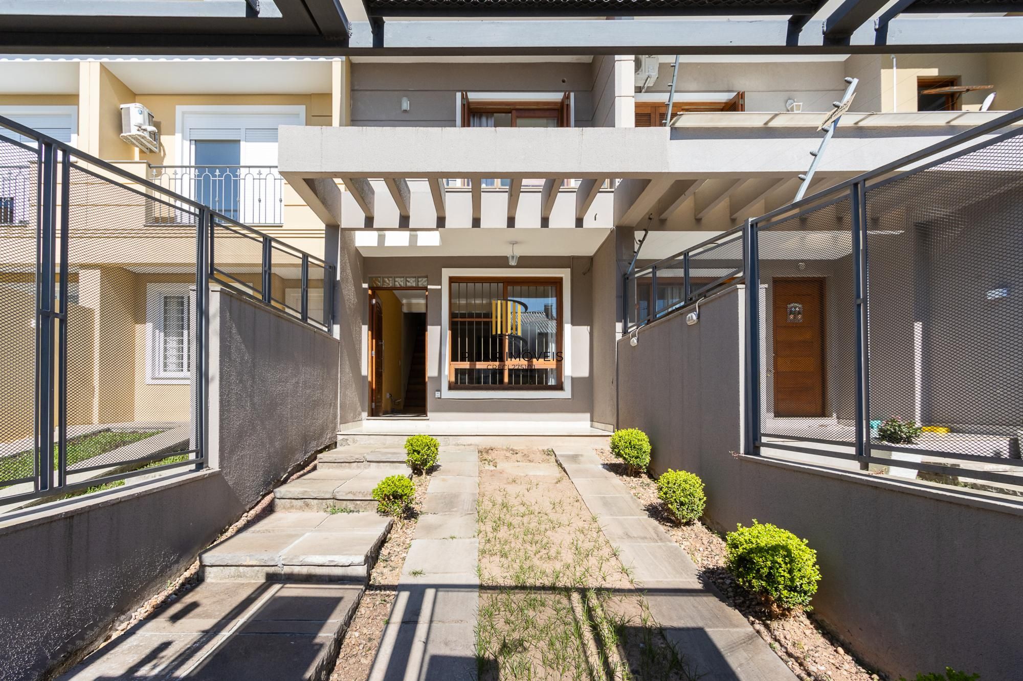 Casa para Venda - 135.78m², 3 dormitórios, sendo 3 suites, 1 vaga - Guarujá