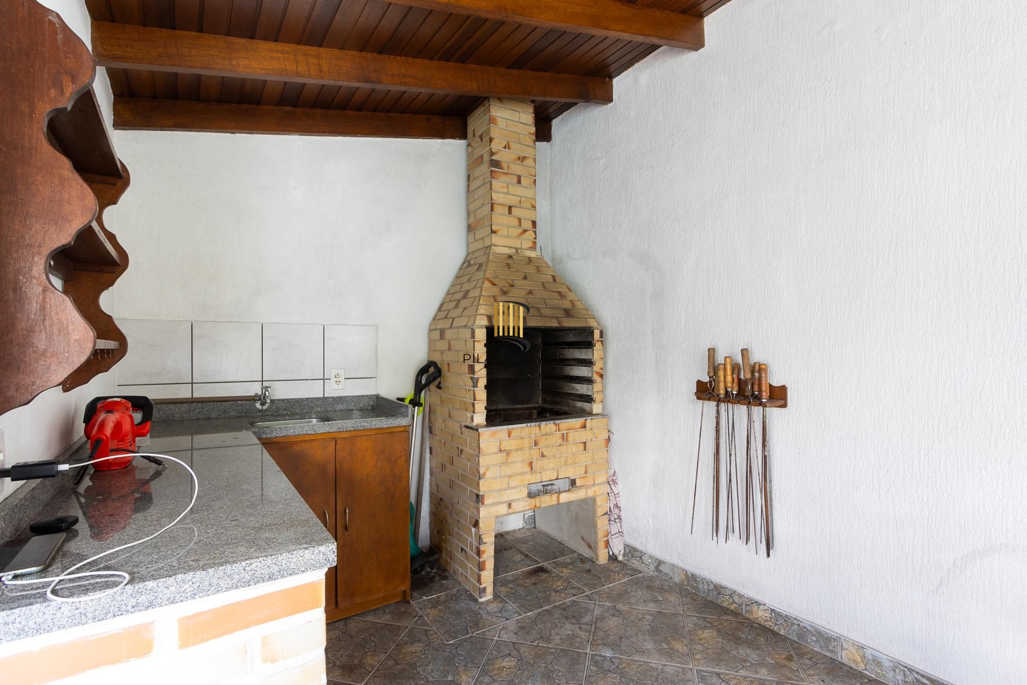 Sobrado, 3 quartos, 2 vagas, pátio com piscina - Bairro Nonoai