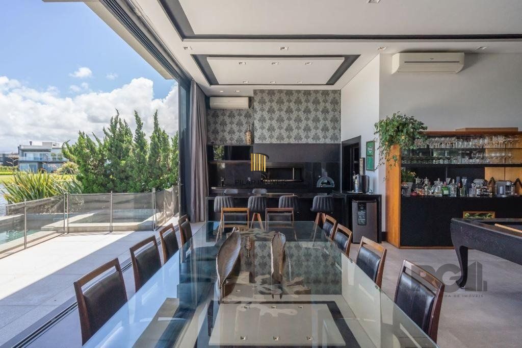 Casa de Condomínio 6 dormitórios no bairro Atlântida Sul