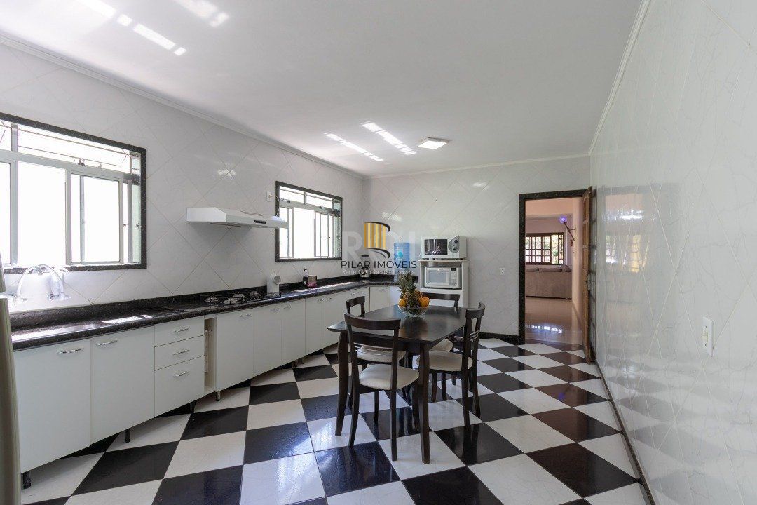 Sobrado para Venda - 356.93m², 4 dormitórios, sendo 2 suites, 4 vagas - Tristeza