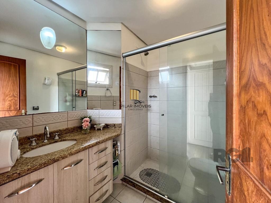 Excelente casa em condomínio no Bairro Tristeza - Ao lado do Shopping Paseo