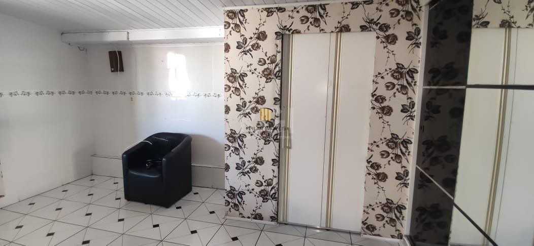 Casa para Venda com 2 dormitórios e 2 vagas no bairro Hípica