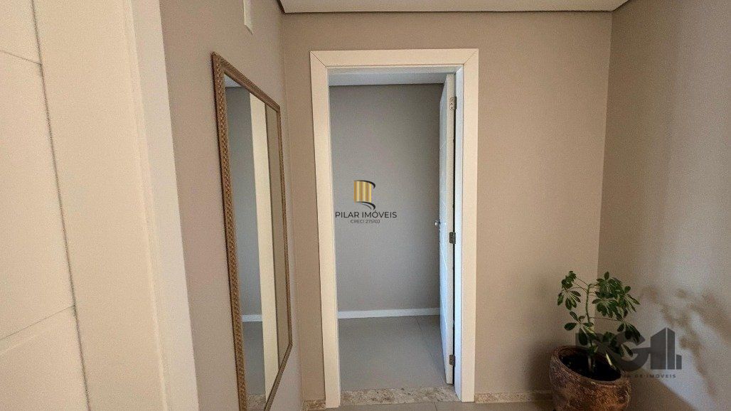 Casa em condomínio com 4 suítes, 4 vagas de garagem, pátio com piscina