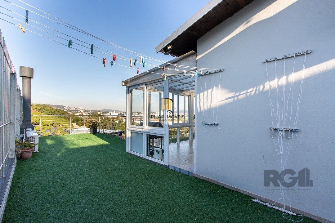 Casa 6 dormitórios no bairro Cristal