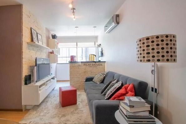 Apartamento com 2 dormitórios (reversível para 3) e 1 vaga escriturada  à venda no coração de Ipanema