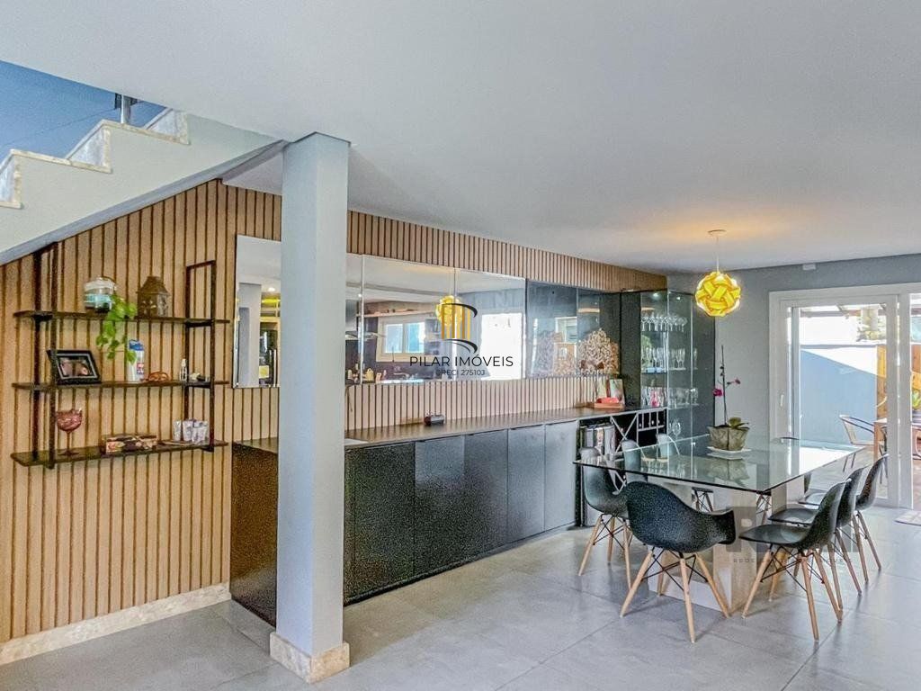 Casa de Condomínio 4 dormitórios no bairro Hípica
