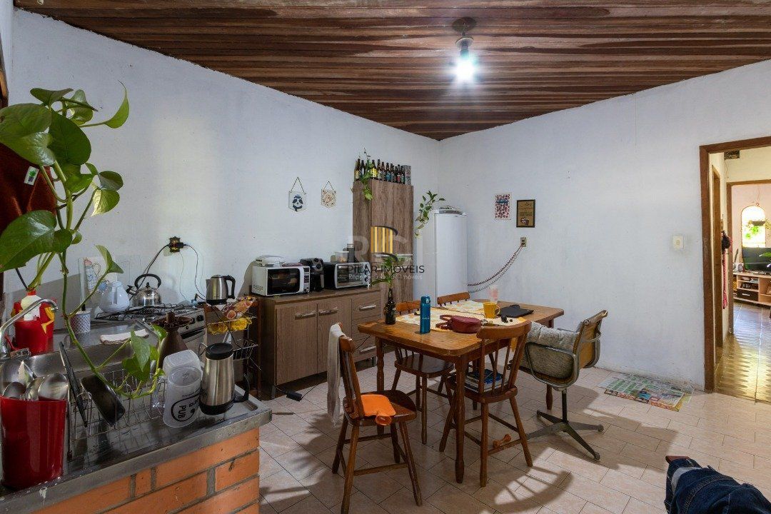 Casa para Venda - 2200m², 3 dormitórios, Lomba do Pinheiro