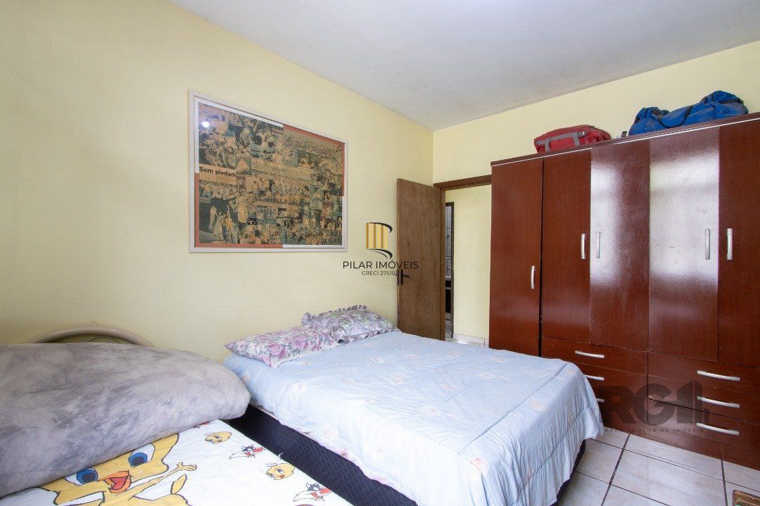 Casa térrea, 3 quartos, 2 banheiros, com pátio no Bairro Cavalhada