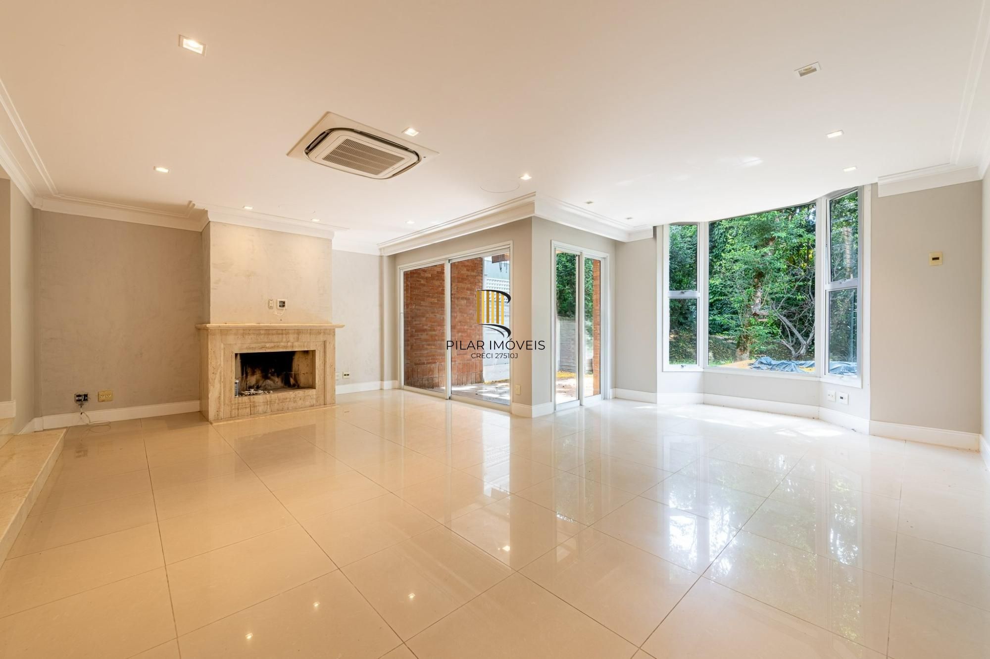 Casa de 4 dormitórios no bairro Três Figueiras