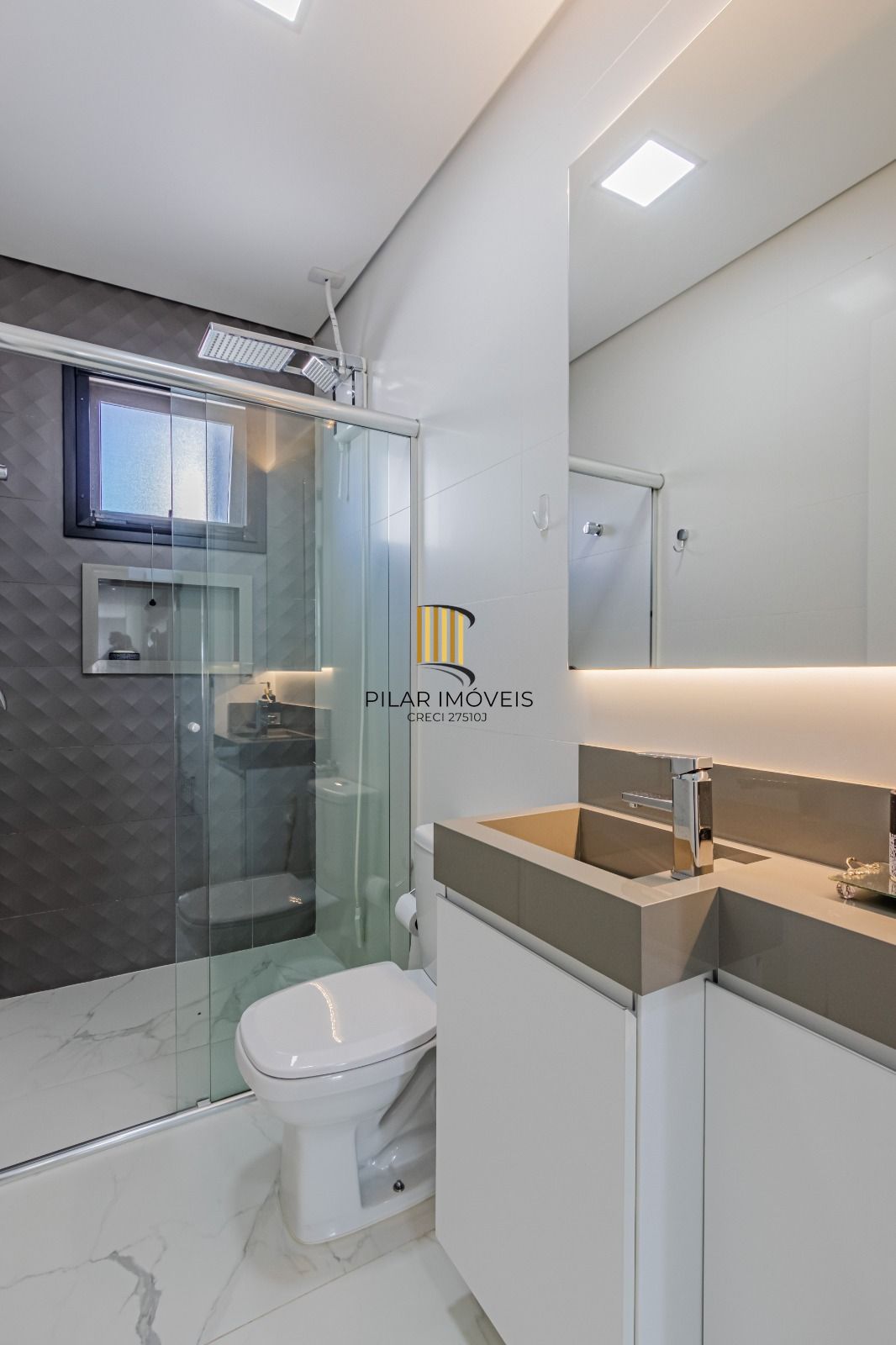 Casa de Condomínio 4 dormitórios no bairro São Vicente