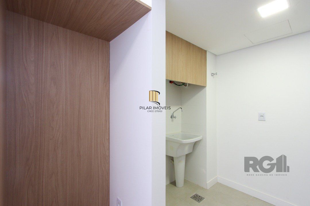 Apartamento em Porto Alegre no Bairro Petrópolis, de 2 quartos, semi mobiliado.