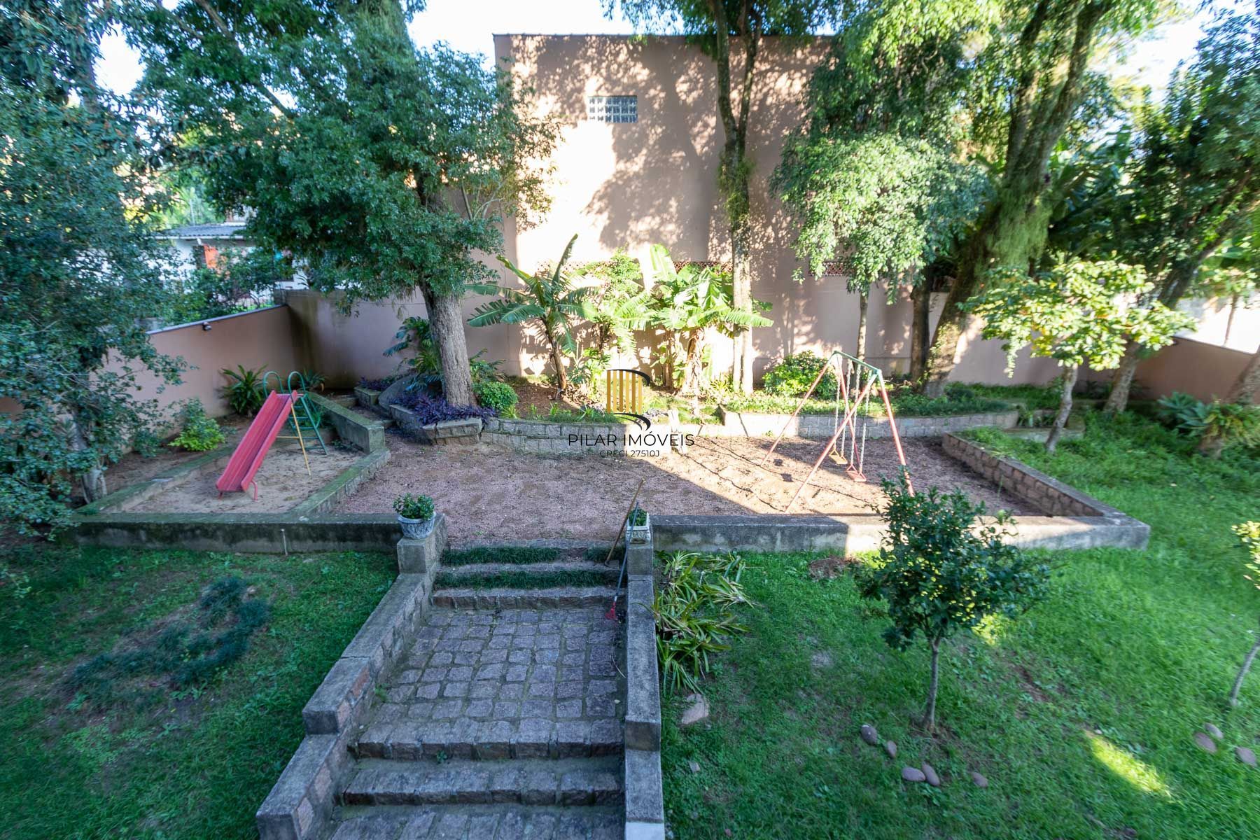 Apartamento de 2 dormitórios, 1 suíte e 2 vagas de garagem no bairro Tristeza.