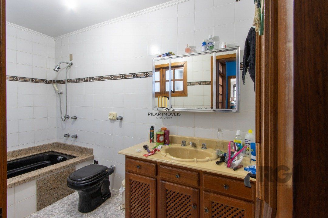 Casa 3 dormitórios no bairro Nonoai