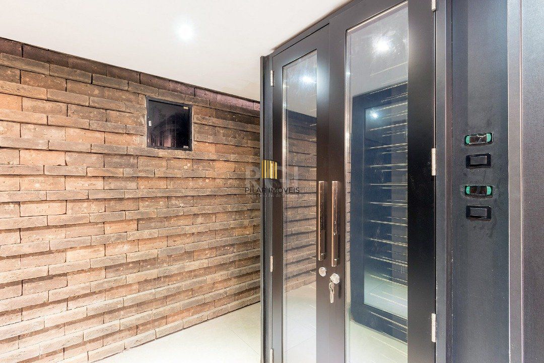 Casa Condominio para Venda - 380m², 3 dormitórios, sendo 3 suites, 4 vagas - Pedra Redonda