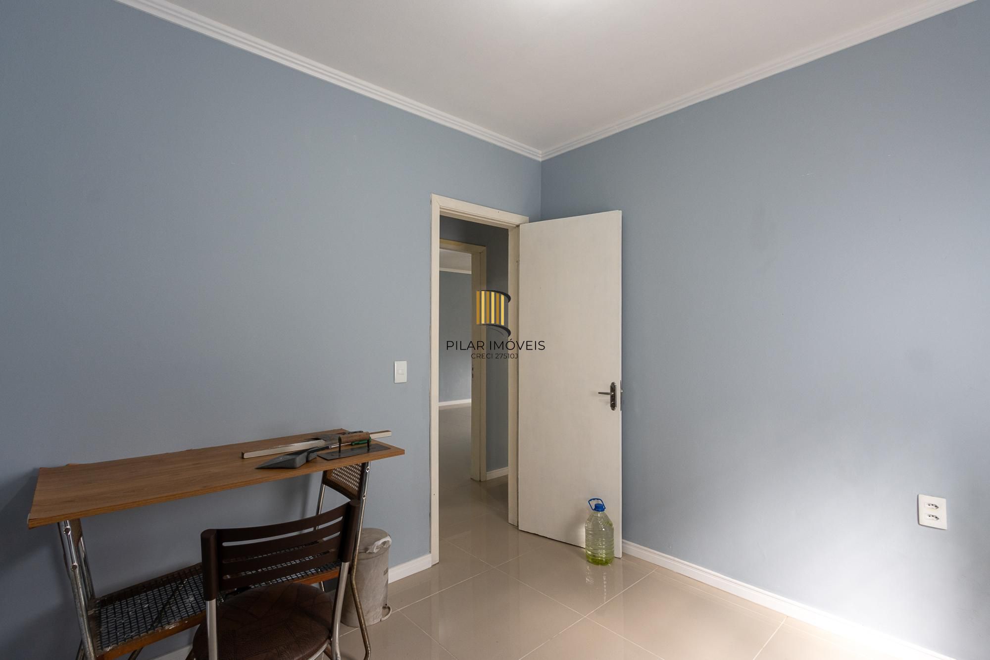 Terreno com 2 casas, 4 quartos, 1 suite - Bairro Cavalhada