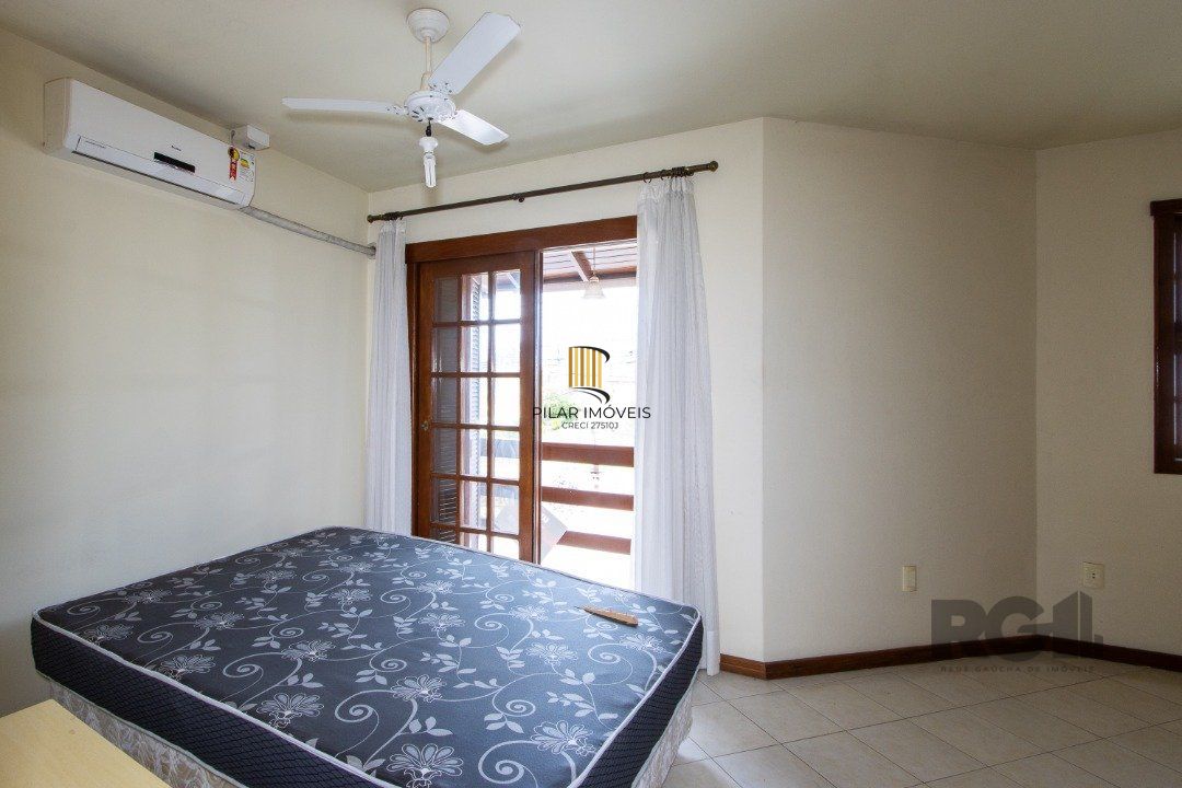 Casa em Condomínio na Zona Sul, no bairro Hípica, com 2 dormitórios, living para dois ambientes, cozinha mobiliada, lavabo