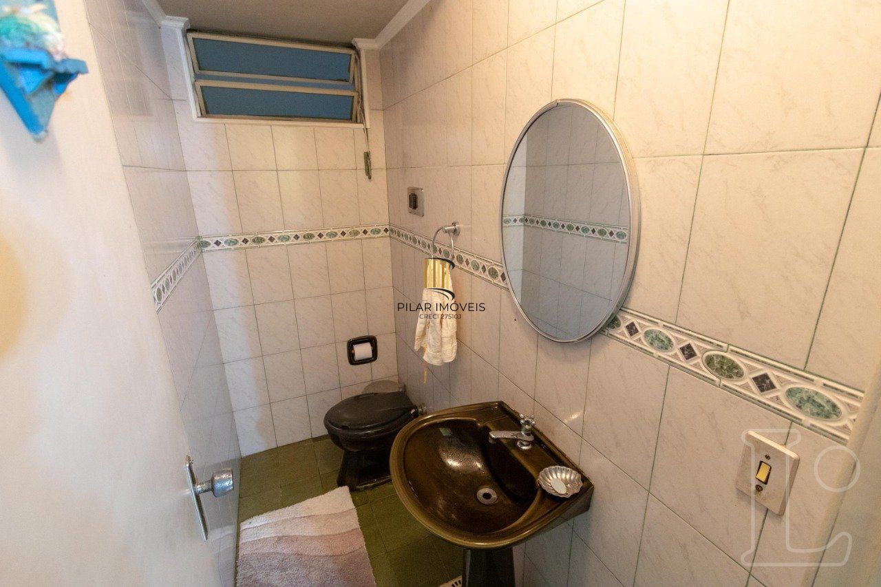 Sobrado para Venda - 241m², 4 dormitórios, sendo 1 suites, 1 vaga - Camaquã