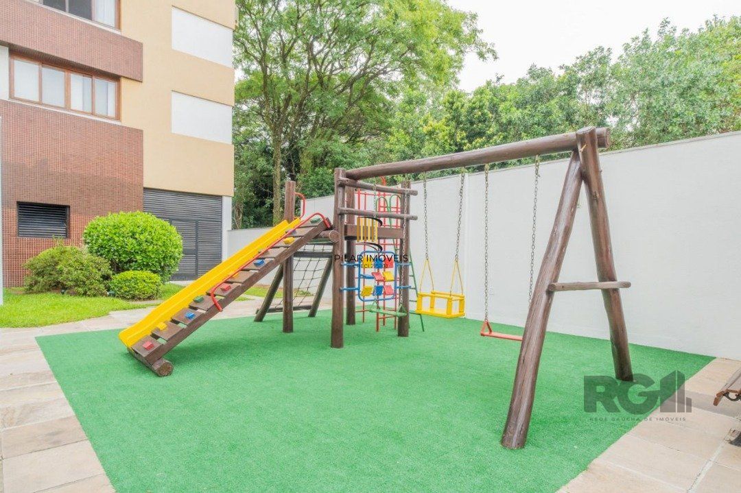Ótimo apartamento, reformado , dois dormitórios e uma suíte, vaga escriturada.