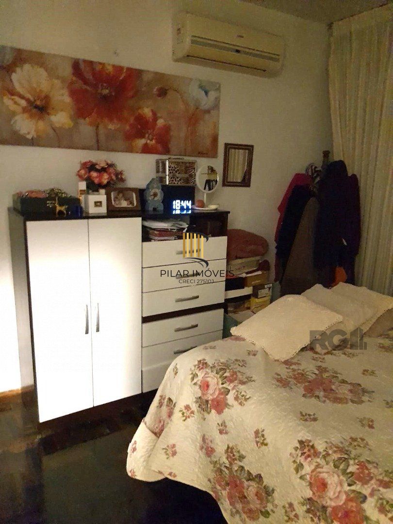 Casa térrea, 3 quartos, amplo pátio - Bairro Santa Tereza