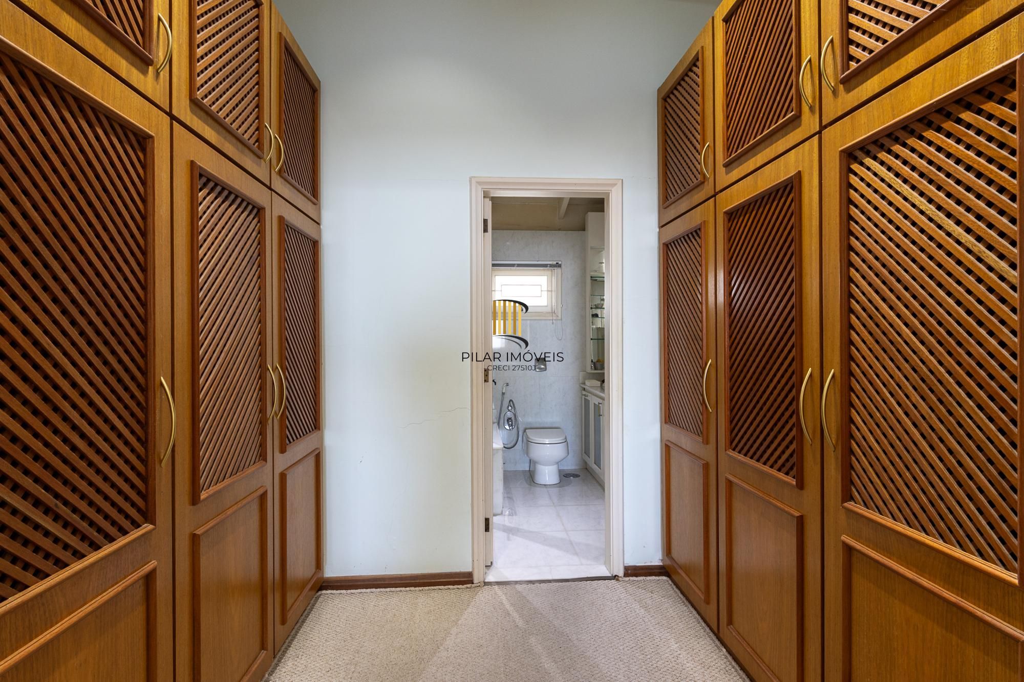 Residência em endereço nobre na Vila Assunção, com vista privilegiada para o Guaíba e clubes náuticos!