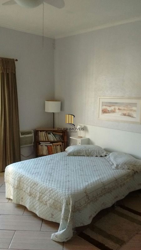 Casa para Venda - 200m², 3 dormitórios, 2 vagas - Centro