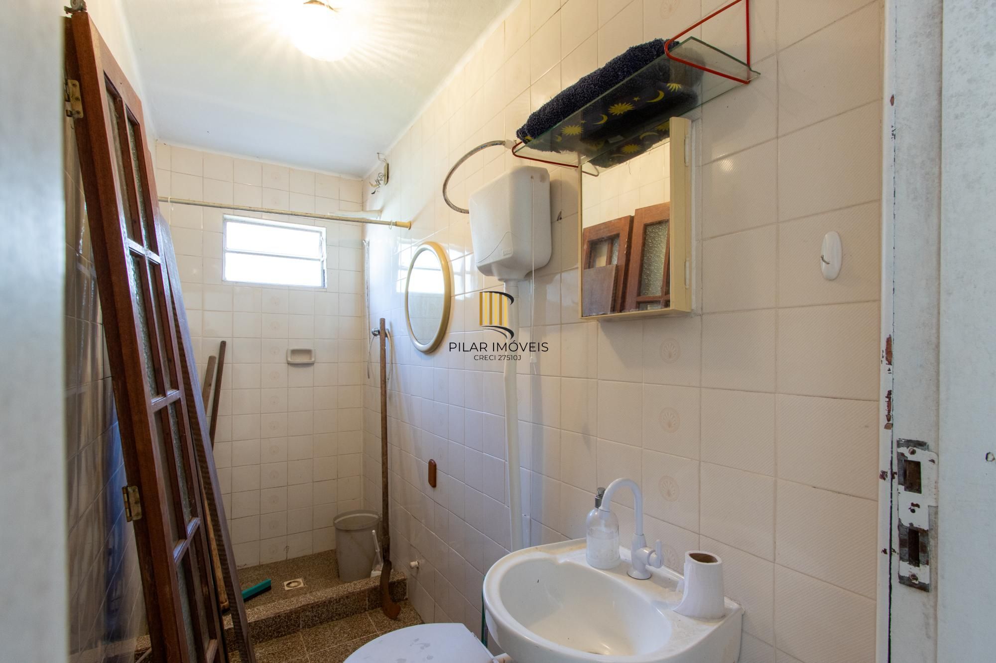 Casa para Venda - 253.35m², 3 dormitórios, sendo 1 suites, 4 vagas - Serraria