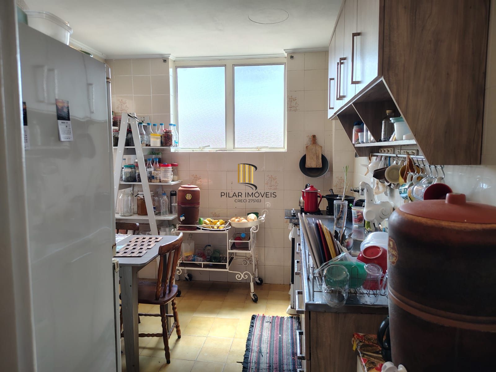 Apartamento de 2 dormitórios, 2 banheiros e 1 vaga no bairro Cristal.