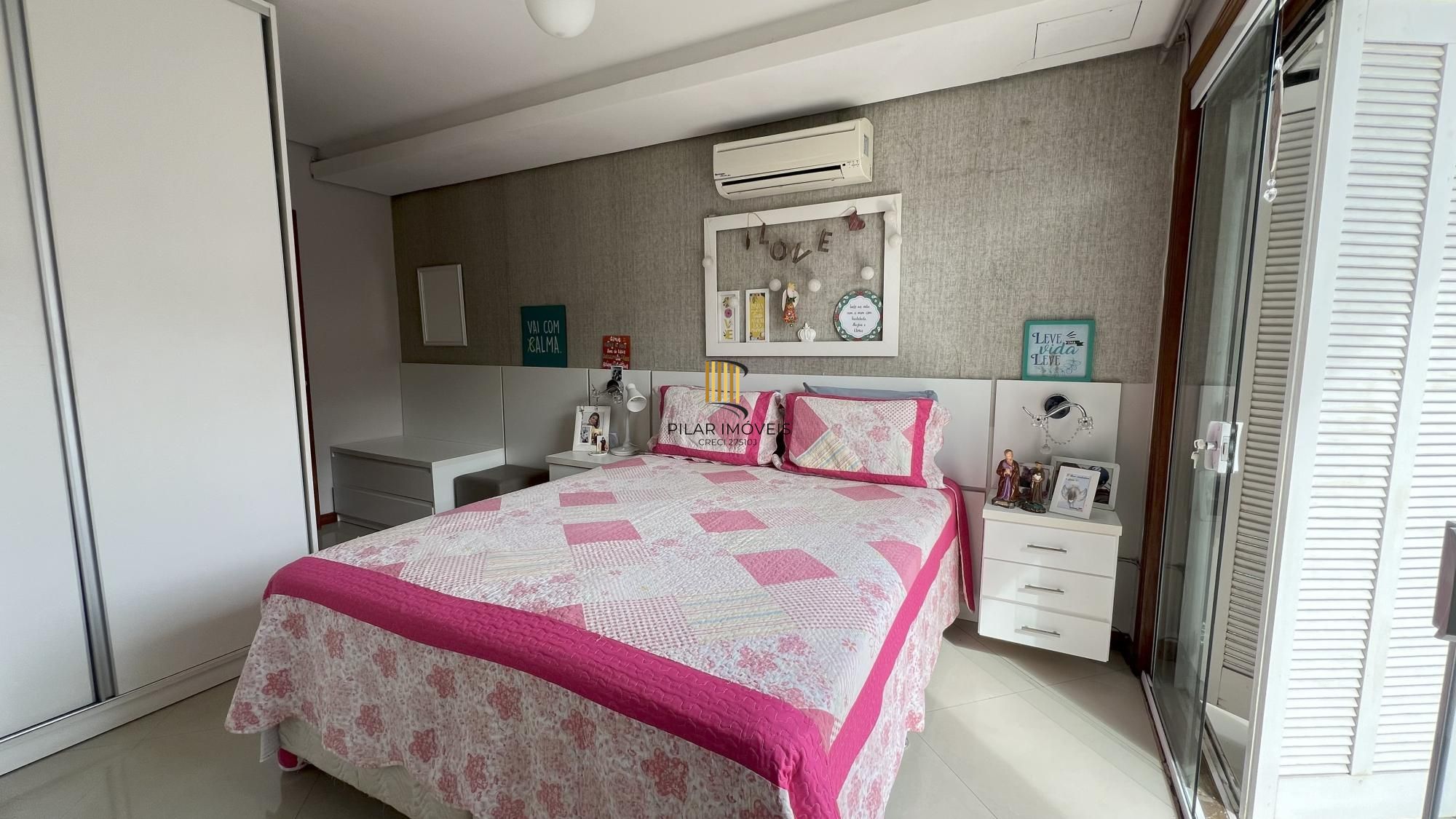 Casa 2 dormitórios no bairro Hípica