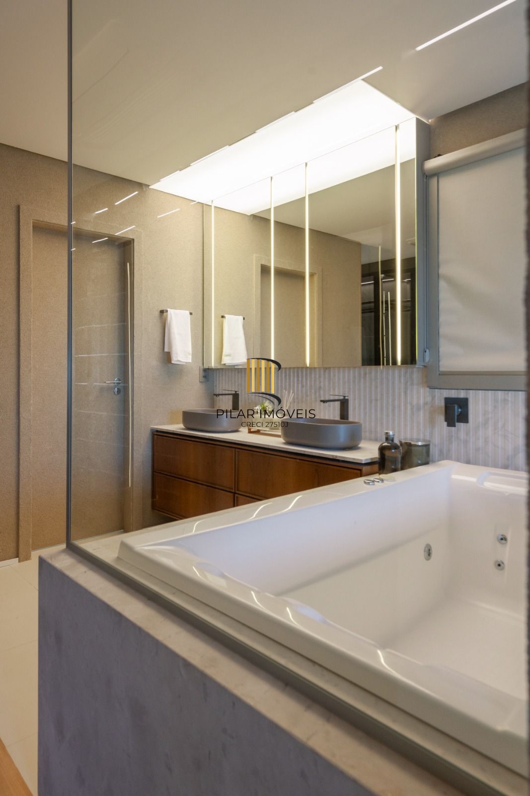 Cobertura para Venda - 483.85m², 3 dormitórios, sendo 3 suites, 4 vagas - Vila Assunção