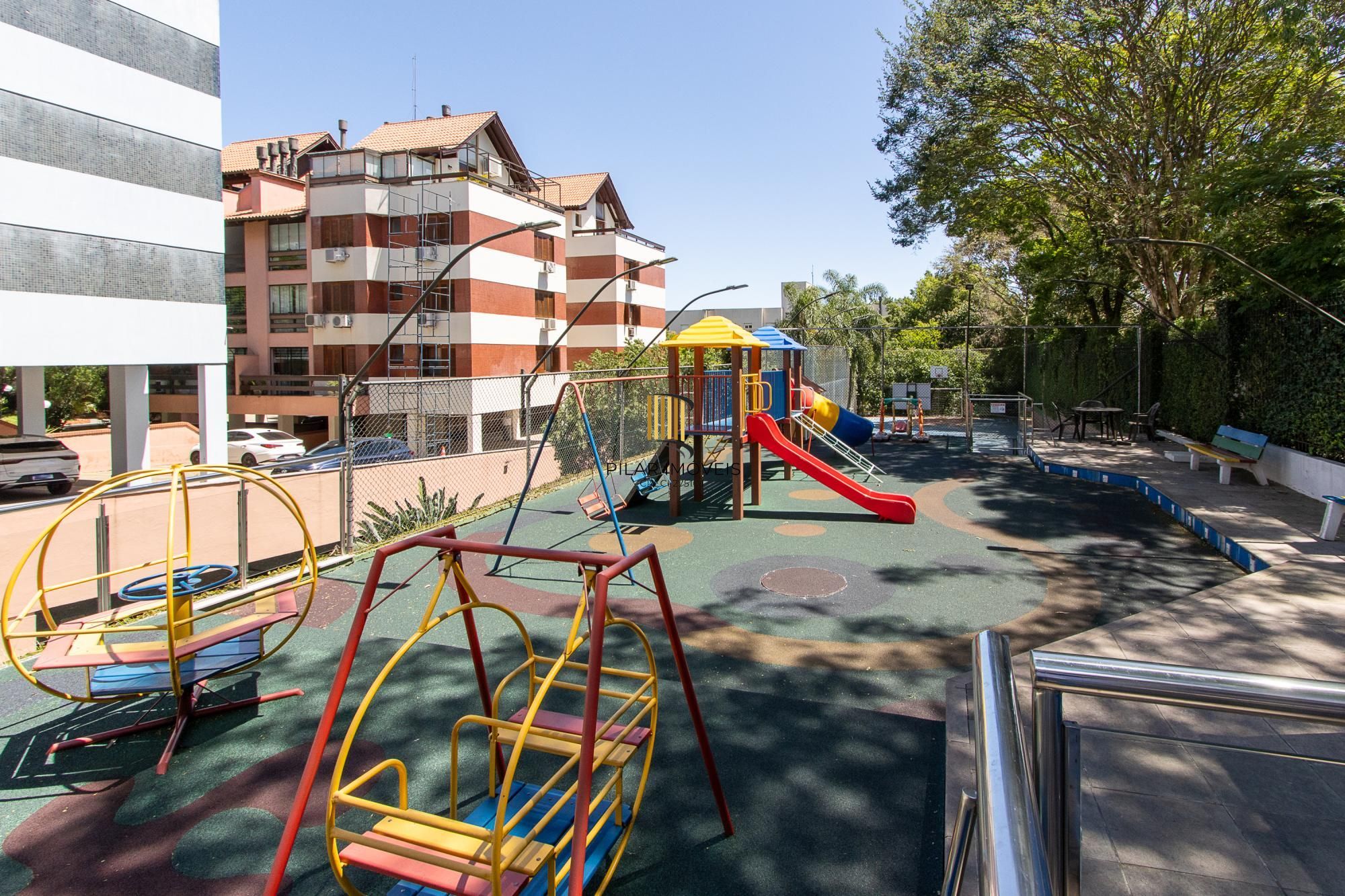 Apartamento de 4 dormitórios, 1 suíte e 2 vagas escrituradas - Bairro Ipanema.