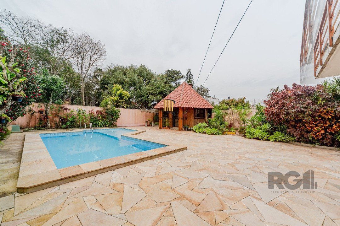 Casa para Venda - 646m², 4 dormitórios, sendo 2 suites, 4 vagas - Jardim Isabel