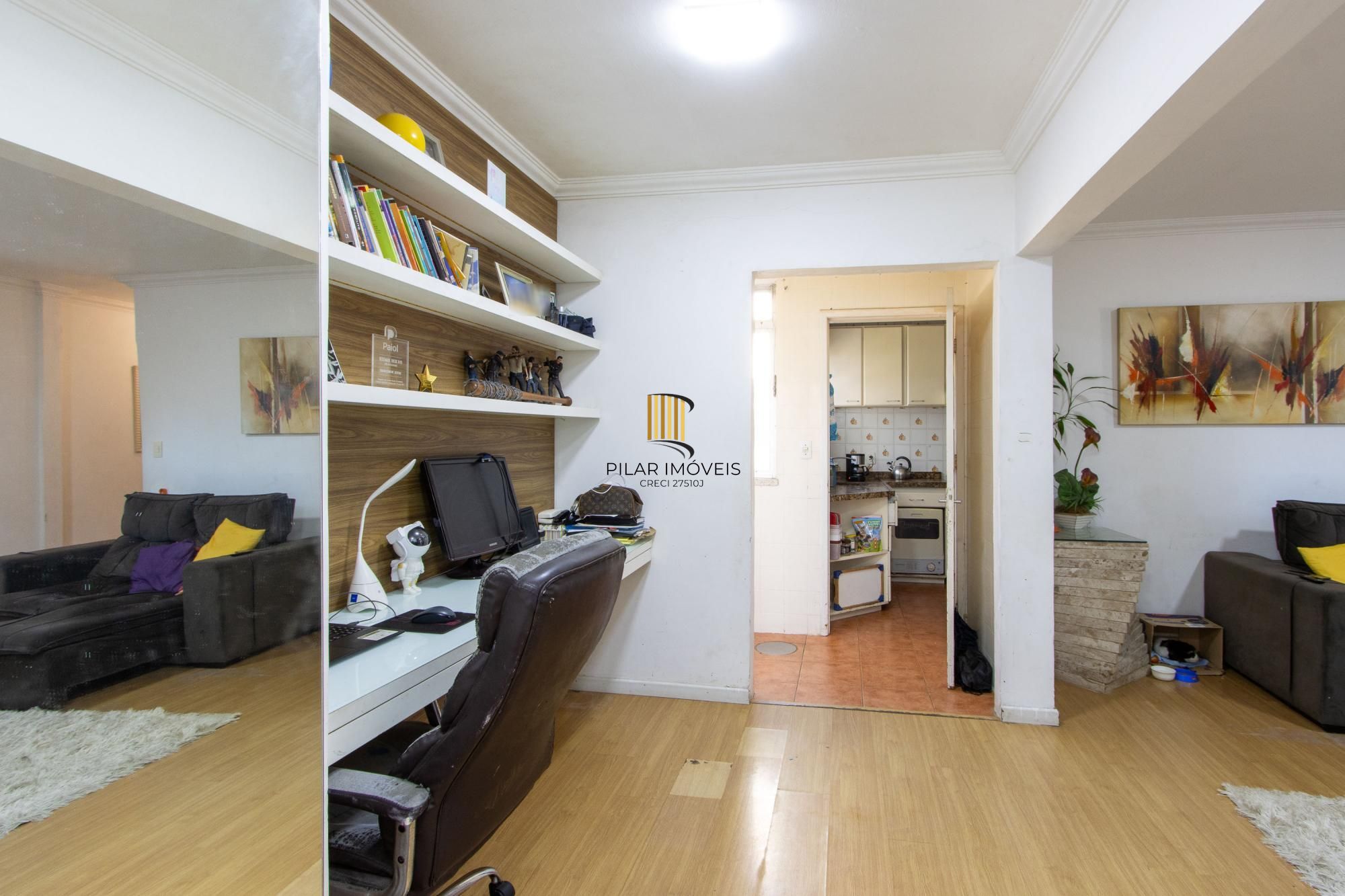 Apartamento com 88m², 2 dormitórios, 1 suíte, vaga coberta, no bairro Tristeza.