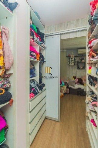 Possui 3 dormitórios sendo 1 ampla suíte com closet e sacada, living em conceito aberto,  cozinha integrada