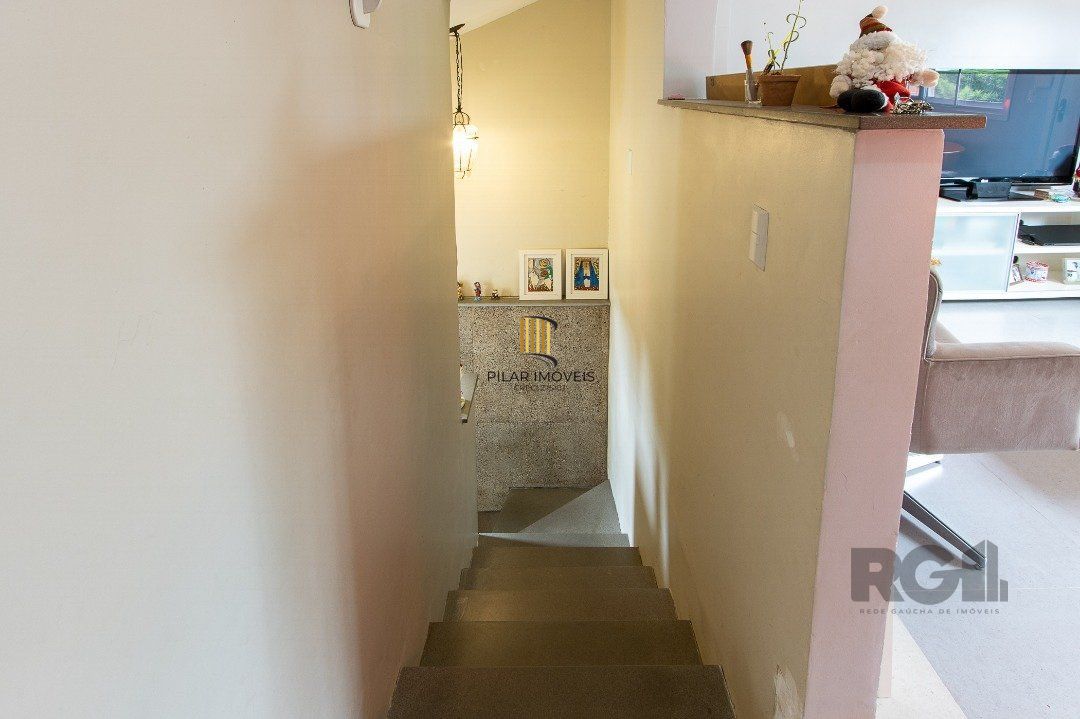 Casa para Venda - 132.55m², 3 dormitórios, sendo 1 suite, 5 vagas - Teresópolis