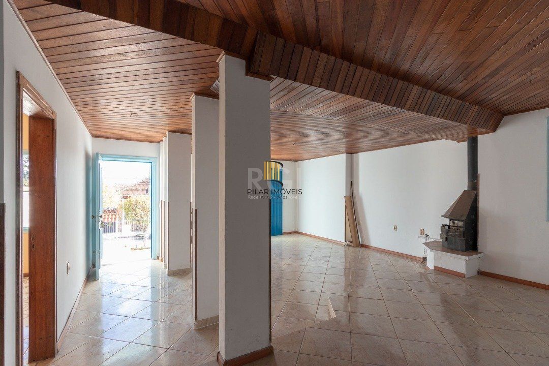 Casa com piscina em localização nobre no bairro Tristeza com vista para Rio Guaíba.