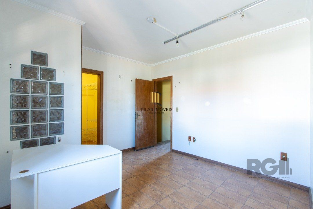 Casa 5 dormitórios no bairro Nonoai