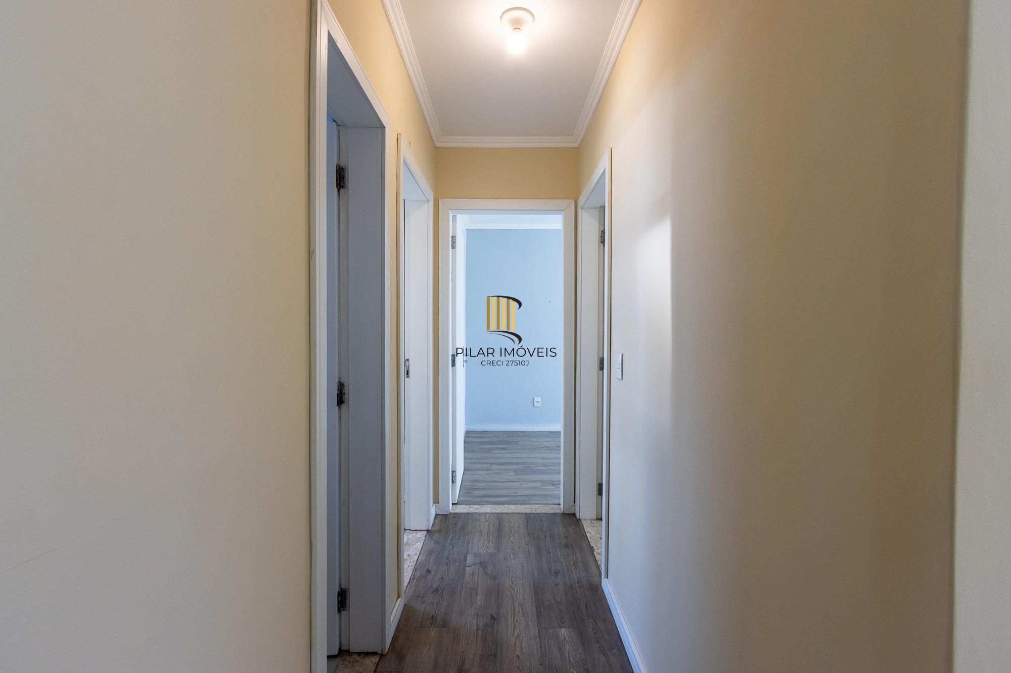 APARTAMENTO REFORMADO, 3 QUARTOS, 1 VAGA ROTATIVA - BAIRRO CAMAQUÃ