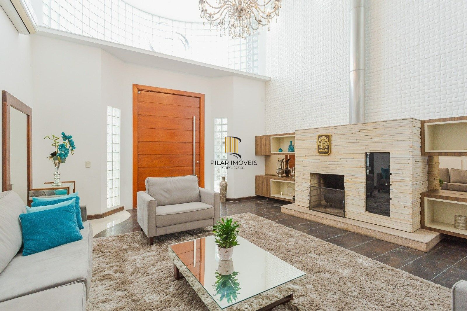 Casa Imponente com 5 Dormitórios (3 Suítes) no Bairro Chácara das Pedras